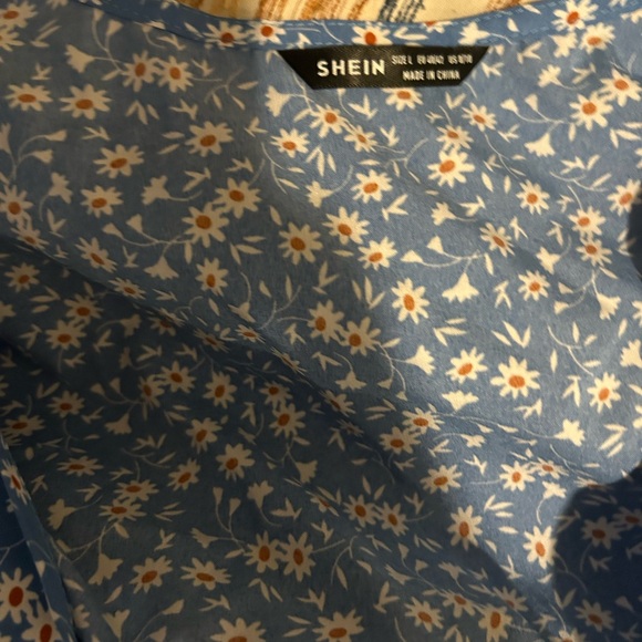 Shien floral tie blouse size large - Picture 2 of 2